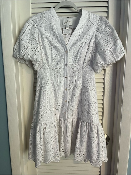Lilly Pulitzer Dresses & Skirts - Lilly Pulitzer Xylia Dress in Resort White Pineapple Tile Eyelet, size 6